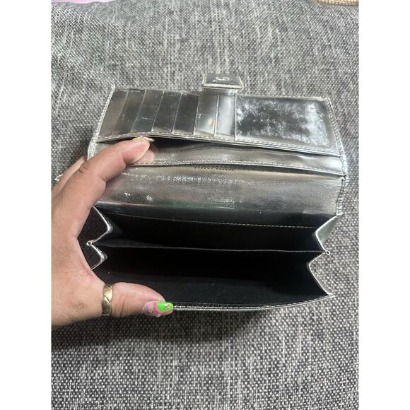 GUCCI Silver Canvas Leather Snap Multi-Compartment Long Wallet - Picture 8 of 10